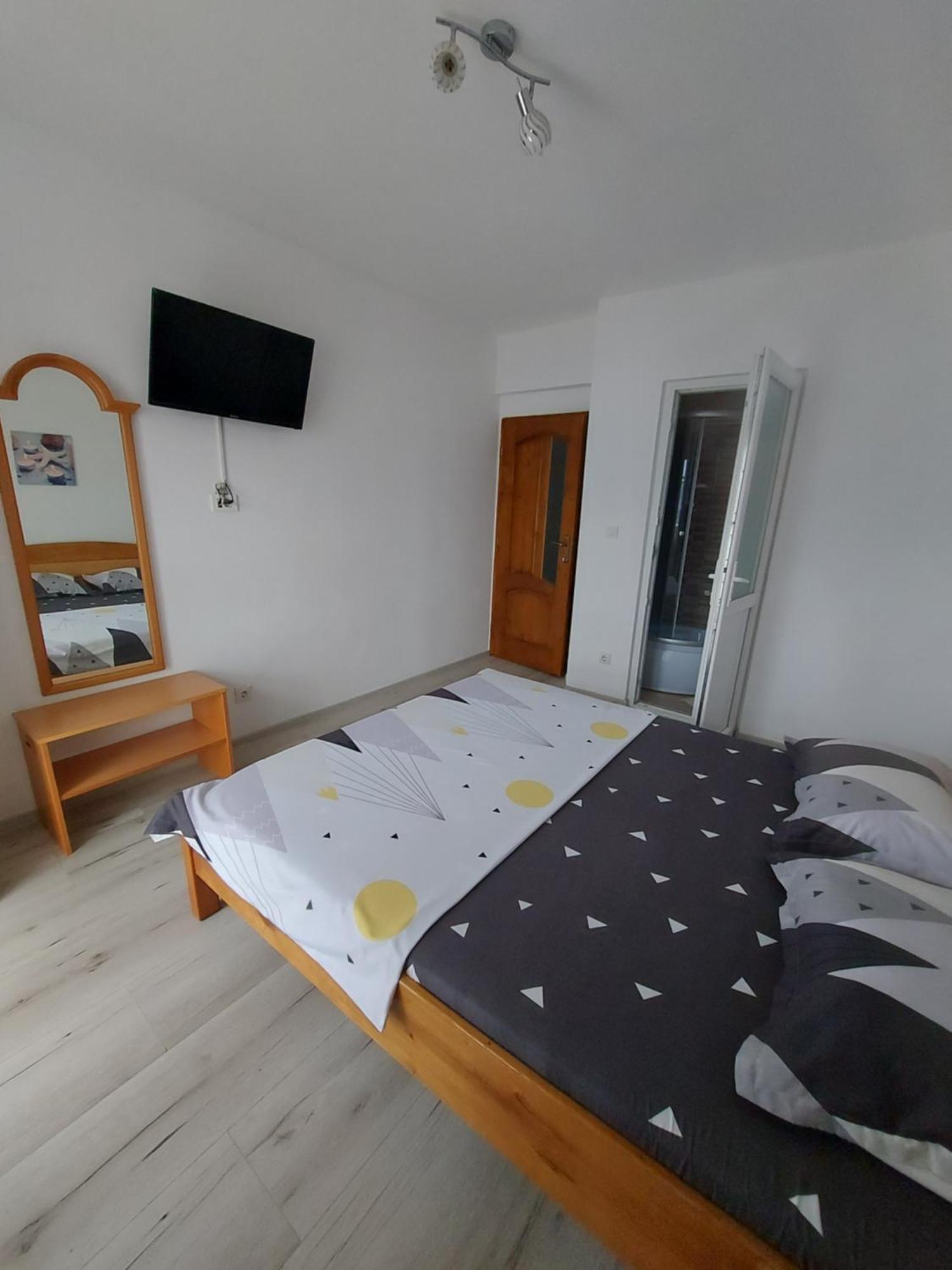 Hotel Casa Dalys Orşova Esterno foto