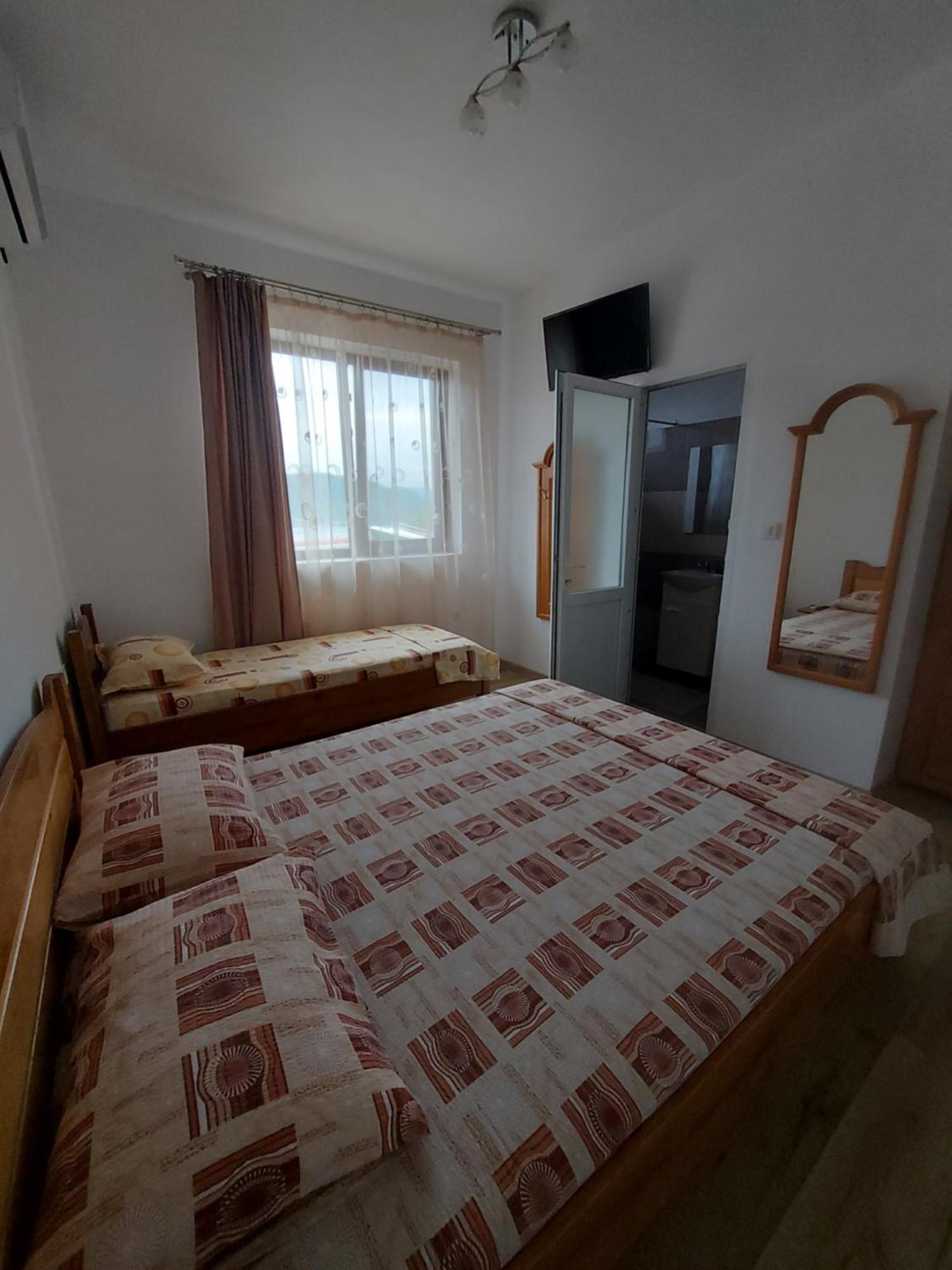 Hotel Casa Dalys Orşova Esterno foto