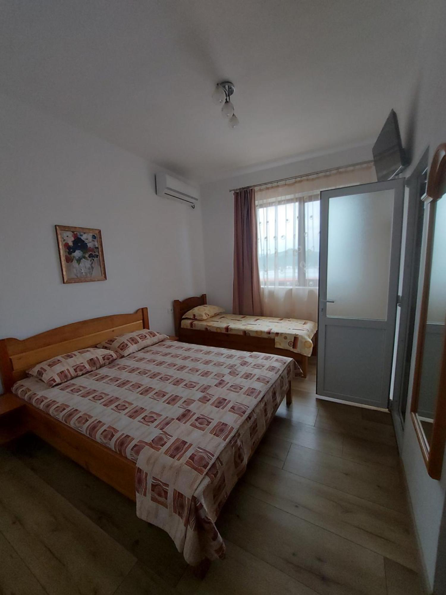 Hotel Casa Dalys Orşova Esterno foto
